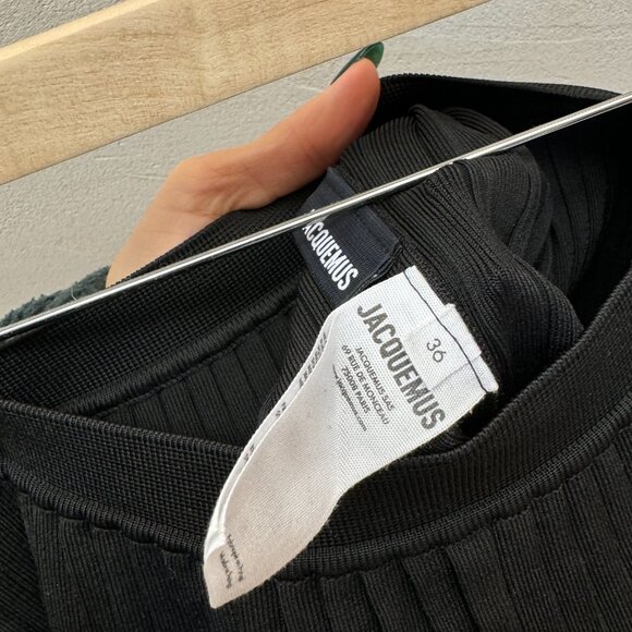 JACQUEMUS Black Les Sculptures 'Le short maille plissé' Shorts - Picture 3 of 5